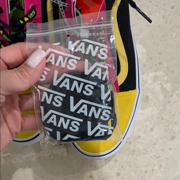 Vans - Picture 4 of 8